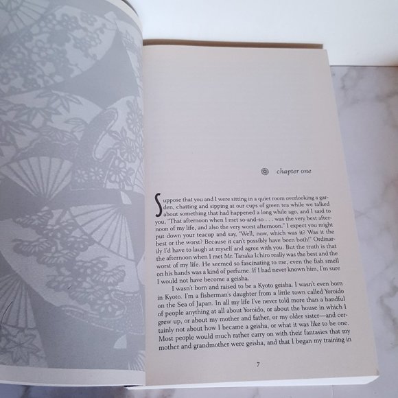 Memoirs of a Geisha book by Arthur Golden [historical fiction] - Picture 5 of 10